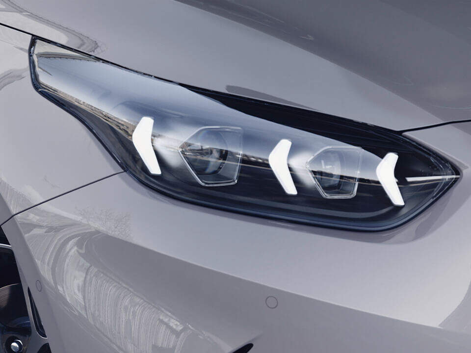 Kia Ceed SW Projeksiyon tip LED ön farlar