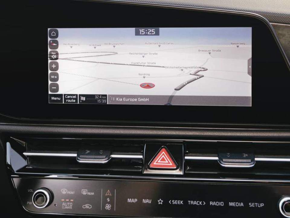 10,25 inç dokunmatik ekranlı multimedya eğlence sistemi